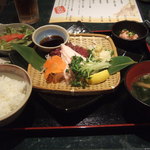 どまん中 - 馬刺し定食　980円