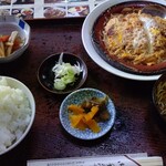 丸登食堂 - 煮カツ定食セット(温蕎麦) 1000円税込
