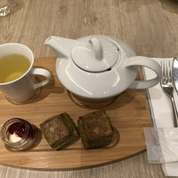 インプレイス 3-3 ヒルトン名古屋 - カモミールティーとプチケーキ
