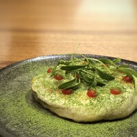 Goh - ◆猪　かつお菜　赤万願寺・・小麦粉を使用した機器の中には、粗挽きした猪肉。かつお菜のパウダーと赤万願寺のソース。