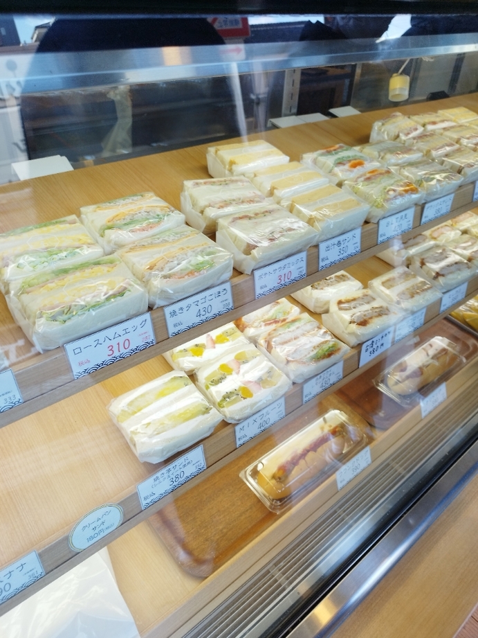 サンドイッチになります。 normal_6371aa59-868c-4ec7-bd5b