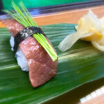 光家寿司 - 和牛の炙り
芽ねぎが鮮やかで、食べてもサッパリ爽やかです