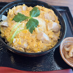 炭火焼和めし処 しんぱち食堂 - 親子丼　中々食べ応えあり