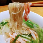 膳途洋々 - 腰のある細麺は最後まで伸びる事なく美味しい！