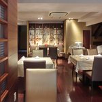 チャイナ 三丁目 - <'13/06/07撮影>店内のテーブル席の風景です