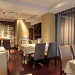 チャイナ 三丁目 - <'13/06/07撮影>店内のテーブル席の風景です