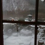 そば家やまき - 廊下の待ち席から南側のR49方向(R5.1.22撮影)