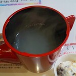 そば家やまき - 料理と同時に提供される蕎麦湯。猪口は空なので意図が分かります(R5.1.22撮影)