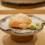 すし処 睦月 - ◆鮃 えんがわ（地もの）
      縁側として頂いたことがないほどに分厚く、ムチムチと踏み込むような食感から溢れる脂に醤油が絶妙に響く！