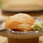 すし処 睦月 - 多めに山葵を乗せても吹き出す脂が溶かして効かない。堪らない！