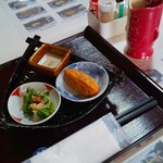 そば家やまき - 必ず提供される前菜三品(R5.1.22撮影)