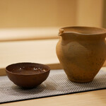 すし処 睦月 - ◎田中六五 生 うすにごり
      期間限定の薄濁り、ほのかな酸味と辛さは後味に引きずらないスッキリとした飲み口。