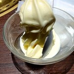 Yakiniku Guriguri Ya - 濃厚ソフトクリームです。