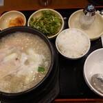 韓国料理 扶餘 - ハンゲタン定食