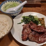 旨味太助 - 牛タン定食　テールスープも良好