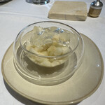 フランス料理研究室 アンフィクレス - ❼アバンデセール
      ココナッツのブランマンジェ、山形県産ラフランス、レモンと杏のゼリー。