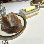 フランス料理研究室 アンフィクレス - 自家製酵母パン