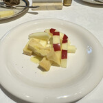フランス料理研究室 アンフィクレス - ❻24ヶ月熟成コンテチーズ、紅玉。
