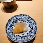 鮨 唐島 - 鰆の藁燻し