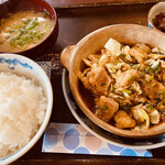 美波 - ホルモン焼き定食＝680円