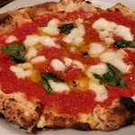 ピッツェリア イル スオーノ スコッレ 22 - 水牛モッツァレラのマルゲリータ2,400円