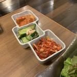 焼肉 乙ちゃん 本店 - キムチ3種盛り合わせ