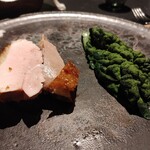 フロリレージュ - (2023/1 訪問)ホロホロ鶏。添えつけのほうれん草も、毎回とても美味しいのです。