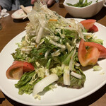 鳥八珍 - シャキシャキ野菜サラダ