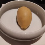 フロリレージュ - (2023/1 訪問)フィナンシェ。フィナンシェをアイスにしてバタークリームをまとったデザート。ラム酒の香りもしてラムレーズンアイスを食べているような気分にもなれます。