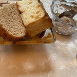 ラ ルカンダ - 自家製パンと豚のパテ。