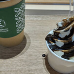 Nihonbashi E Chaya - ほうじ茶ソフトとホットコーヒー