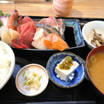 居酒屋 一 - 舟盛上刺身定食¥1760税込(2023/1時点)