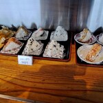 こだわり八輻 - 天ぷら、おにぎりコーナー