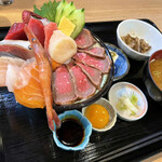 Izakaya Hajime - 牛たたきと海鮮合いのせ丼定食¥1600税込(2023/1時点)