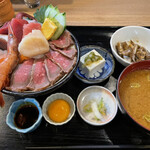 居酒屋 一 - 牛たたきと海鮮合いのせ丼定食¥1600税込(2023/1時点)