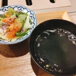 Yonezawagyuuyakiniku Maboroshi - ランチセットにつくサラダとスープ　こちらはゆっくり食べる時間があるひとが行くお店でした