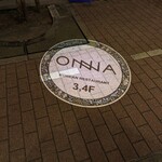 ONNA - お店の前