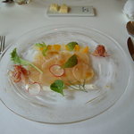 ル・ジュー・ドゥ・ラシエット  - 帆立貝のカルパッチョ　柑橘類とスパイスの香り　ヨーグルトソース