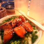 七福家 - 肉飯し焼き立てチャーシューが香ばしくてたまりません。