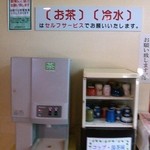 Numata Kenkou Rando - 食堂入口にあるセルフのお茶＆冷水器