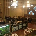 伊酒リア - 店の入口から入った感じの店内