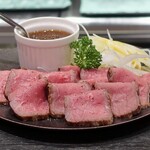 麦酒処ふぁくとりー - GAMO4 BREWERYのローストビーフ ～特製オニオンスース～(１００ｇ)