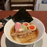 酒肴場 屯 - 津軽煮干し中華蕎麦（味玉入り）¥900