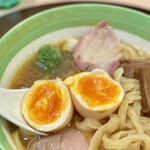 手打麺祭 かめ囲 - 手打中華蕎麦醤油(980円), 味玉(150円)