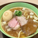 手打麺祭 かめ囲 - 手打中華蕎麦醤油(980円), 味玉(150円)