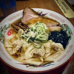 Tsujiseimenjo - ワンタン麺（醤油細麺 ）750円