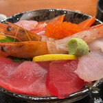 下田海鮮やまや  - 海鮮丼 1760円。