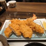 覇王樹 さぼてん本店 - 揚げたての熱々サクサク。