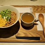 One Coin Diet - 豆腐そぼろの三色ボウル（玄米）　500円