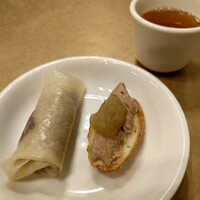 天厨菜館 新宿高島屋タイムズスクエア店 - 北京ダック　バケットに肉とアップルソースをのせて
